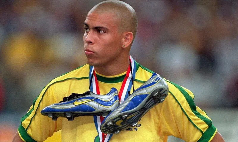 “Người ngoài hành tinh” - Ronaldo De Lima xuất sắc với 15 bàn thắng